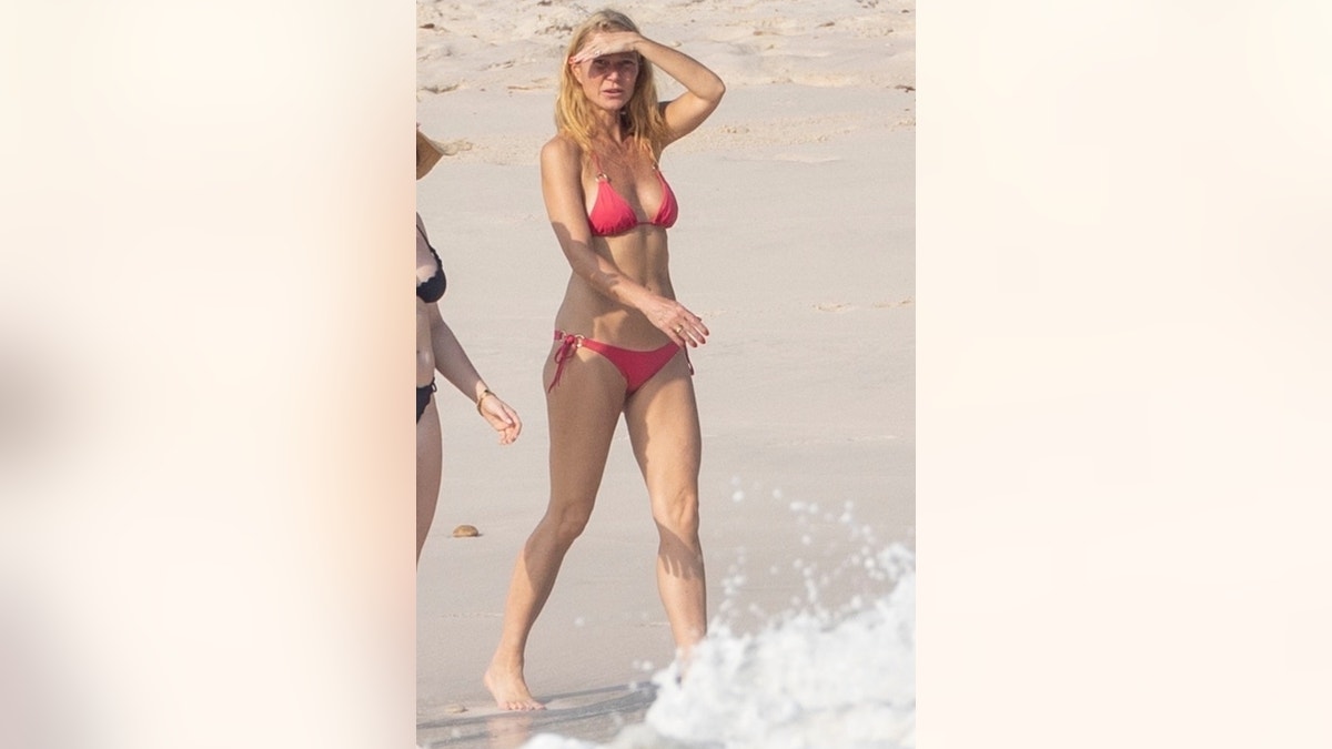 Gwyneth Paltrow bikini