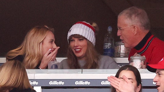 Taylor Swift travels to Travis Kelce's Kansas City Chiefs Game against New England Patriots